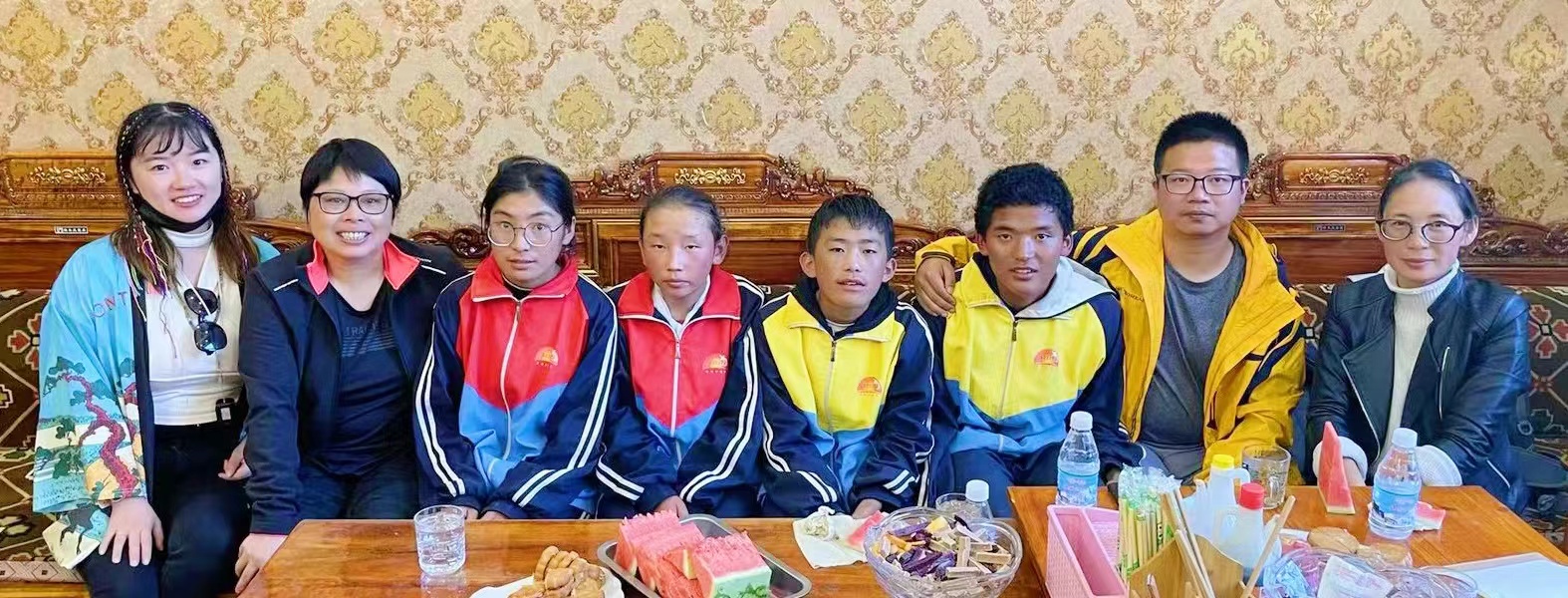 2021年，“石头计划”工作团队与学校推荐的四位藏族“宸星学子”座谈交流